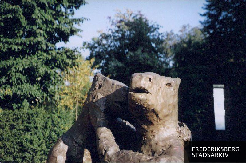 Udsnit af Pontus Kjerrmans bronzeskulptur Amor og Psyke
