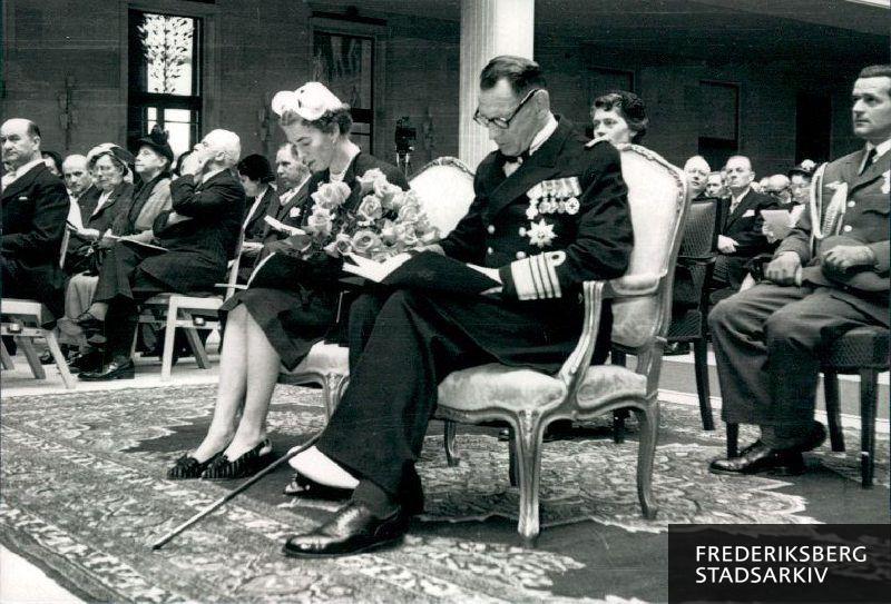 Rådhusindvielsen 9. maj1953. Kong IX og Dronning Ingrid Rådhushallen under -