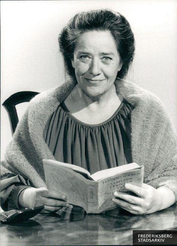 Bodil Udsen læser op
