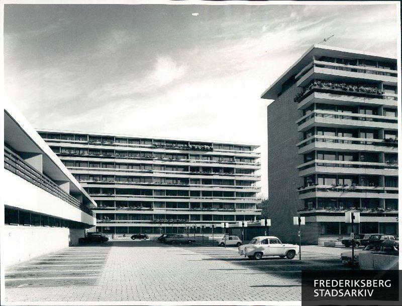Beboelsesbygninger på Finsensvej 3 - 13 C opført i 1969 for Carlsberg Bryggerierne ved arkitekt Jørgen Buschardt