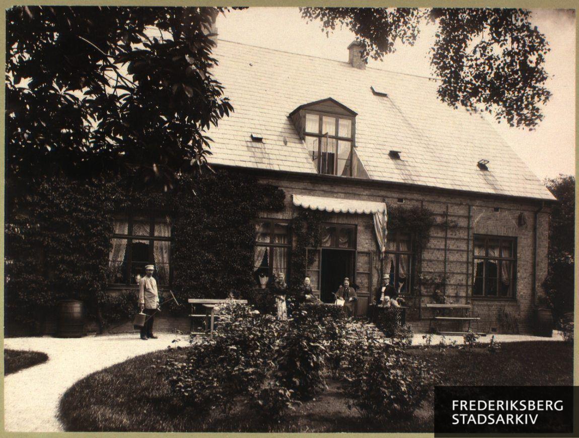 Villaen Harsdorffsvej 3, set fra haven