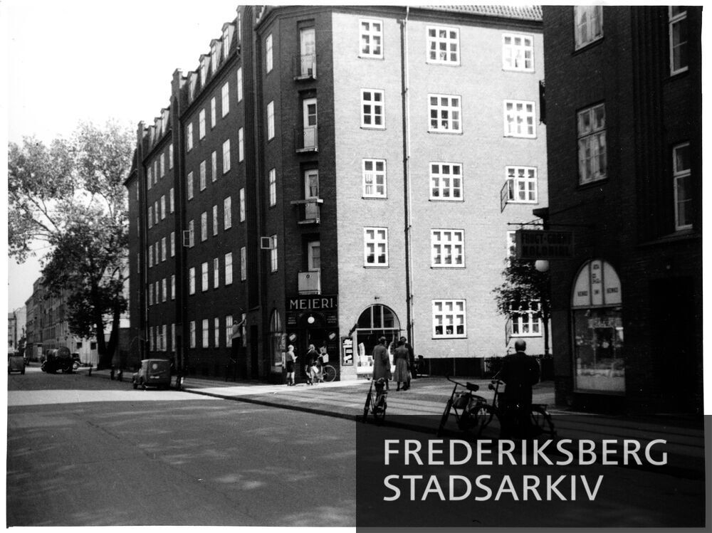 centralt-i-billedet-hj-rneejendommen-holger-danskes-vej-49-53-til