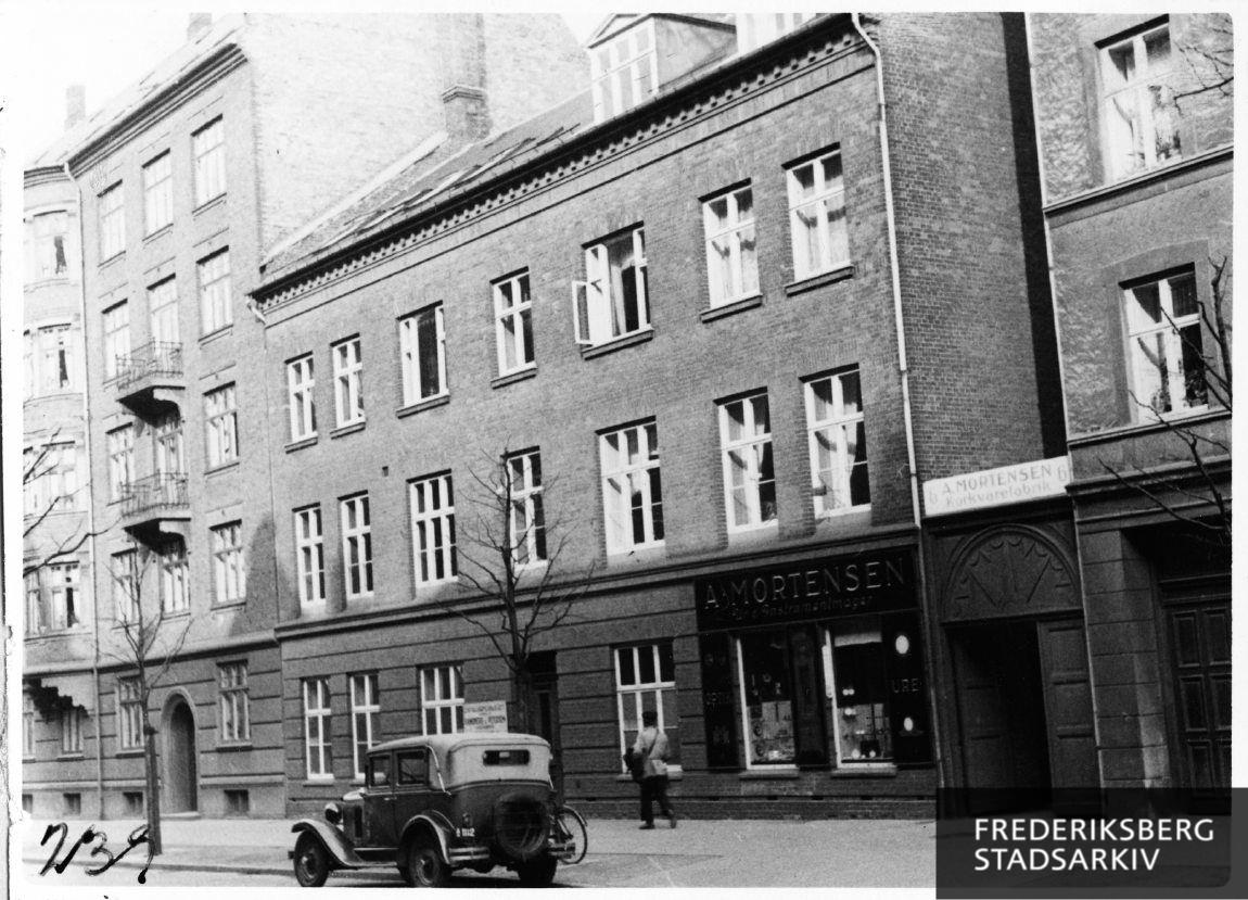 Langelandsvej 6 med indkørselsport til A. Mortensens Korkvarefabrik