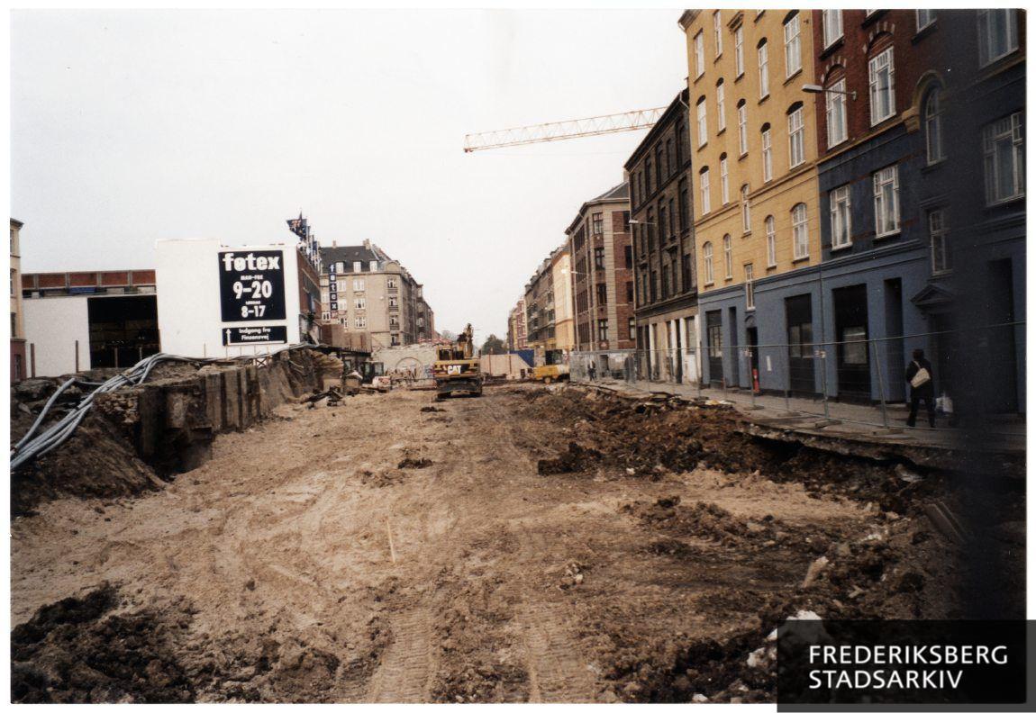 Jordarbejde på Nordre Fasanvej i forbindelse med fjernelsen af jernbaneviadukten ved Føtex