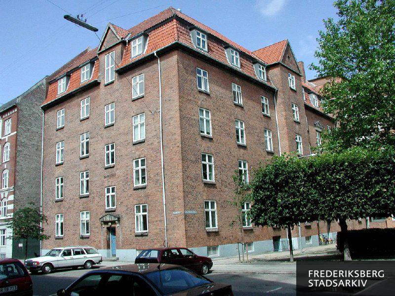 Hjørneejendommen Aksel Møllers Have 30-32 og Bjarkesvej 6