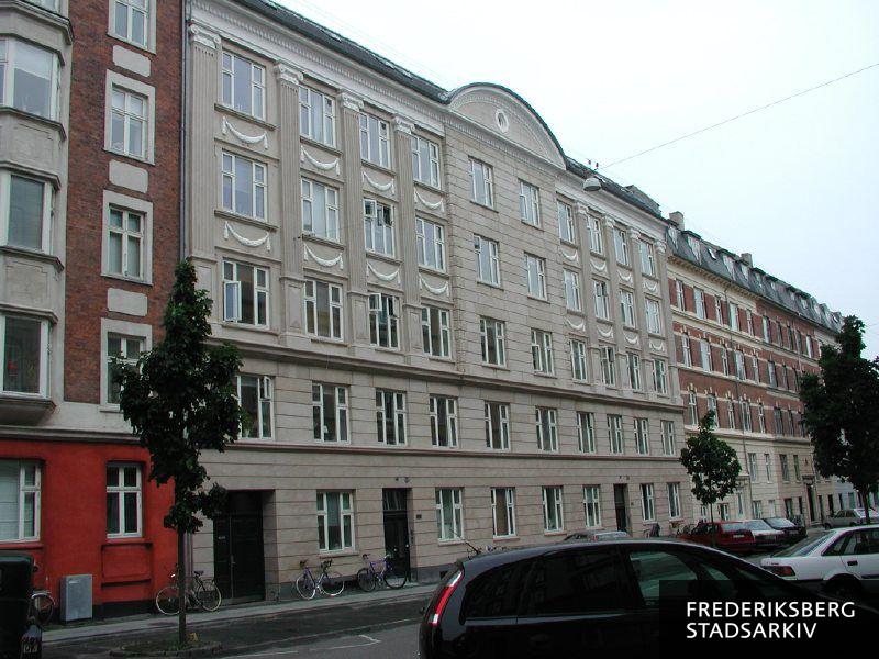 Husfacaden Bentzonsvej 39-41og lidt af naboejendommene