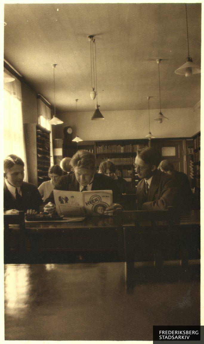 Der læses Hver 8. Dag i den første læsesal i barakbiblioteket