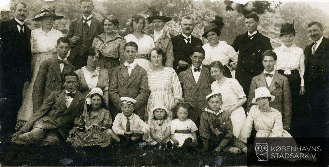 Familie på skovtur