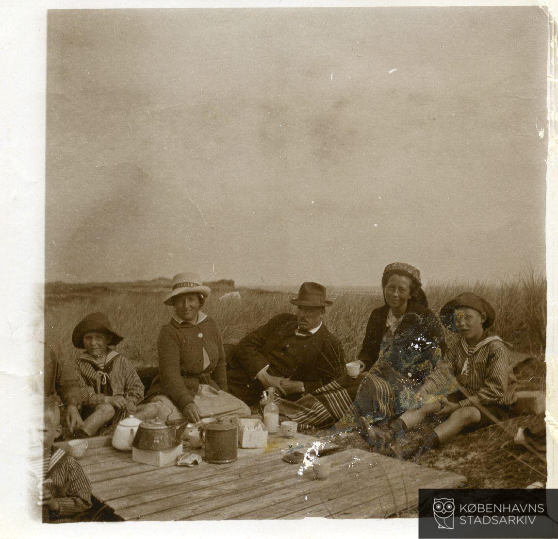 Familie på skovtur