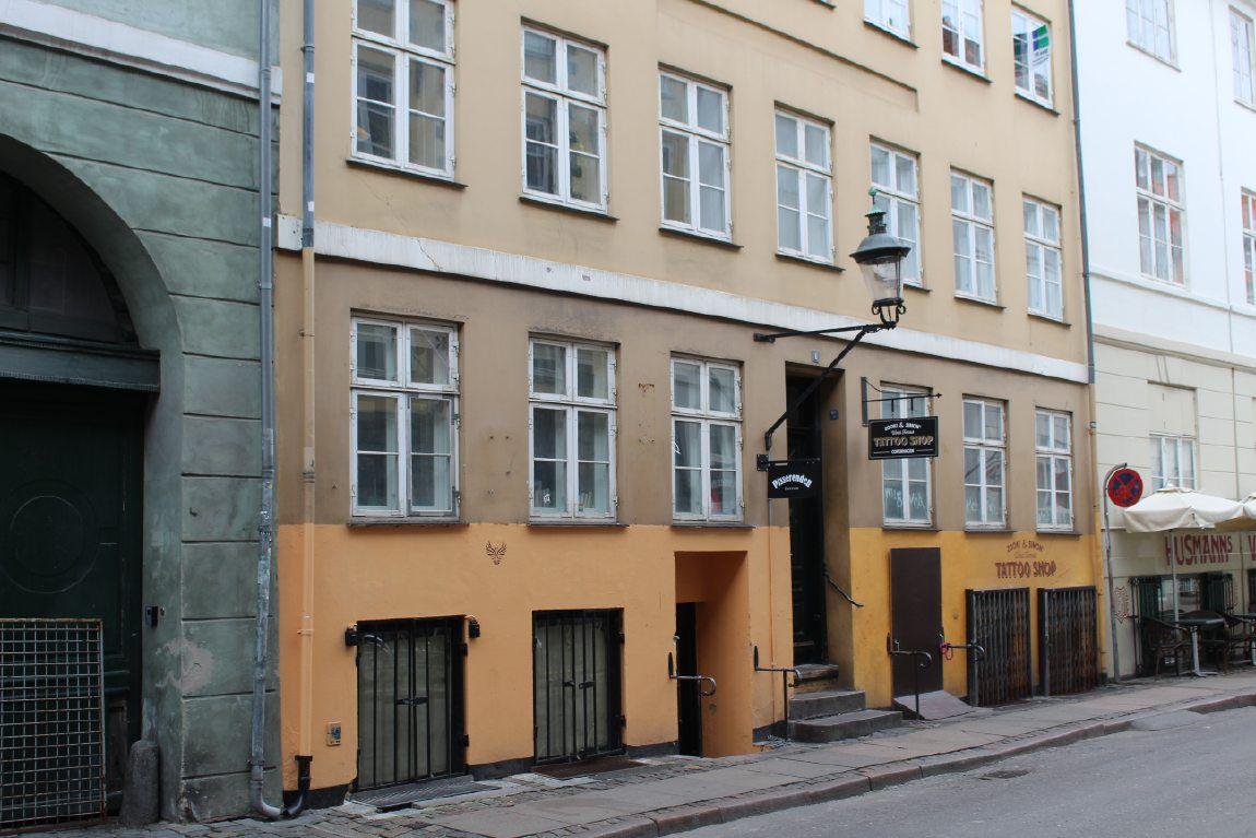 Larsbjørnsstræde 6
