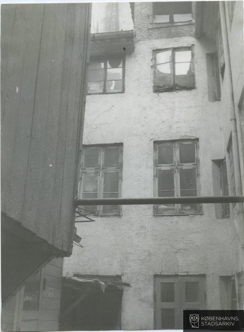Dronningens Tværgade 18