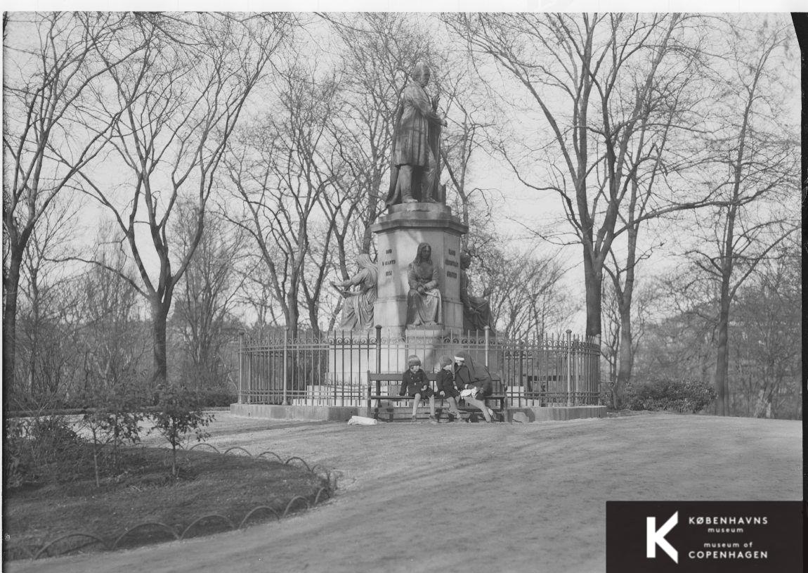 Ørstedsparken, H. C. Ørsteds statue