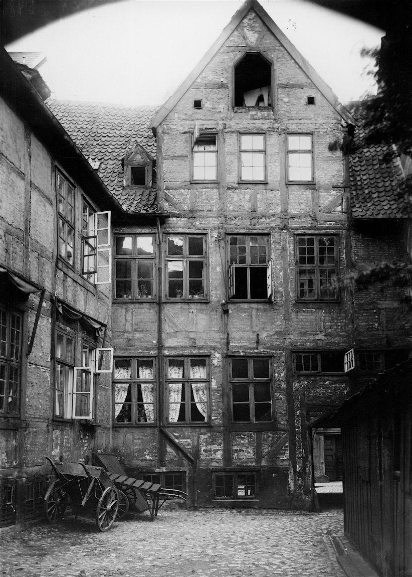 Store Kannikestræde 10