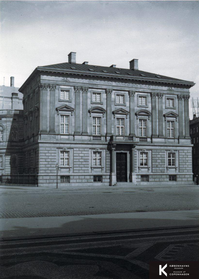Det kgl. Danske Videnskabernes Selskab. H.C. Andersens Boulevard 35.  Motiv: Det kgl. Danske Videnskabernes Selskab. H.C. Andersens Boulevard 35.  Ledeord: h.c. andersens boulevard 35, videnskabernes selskab