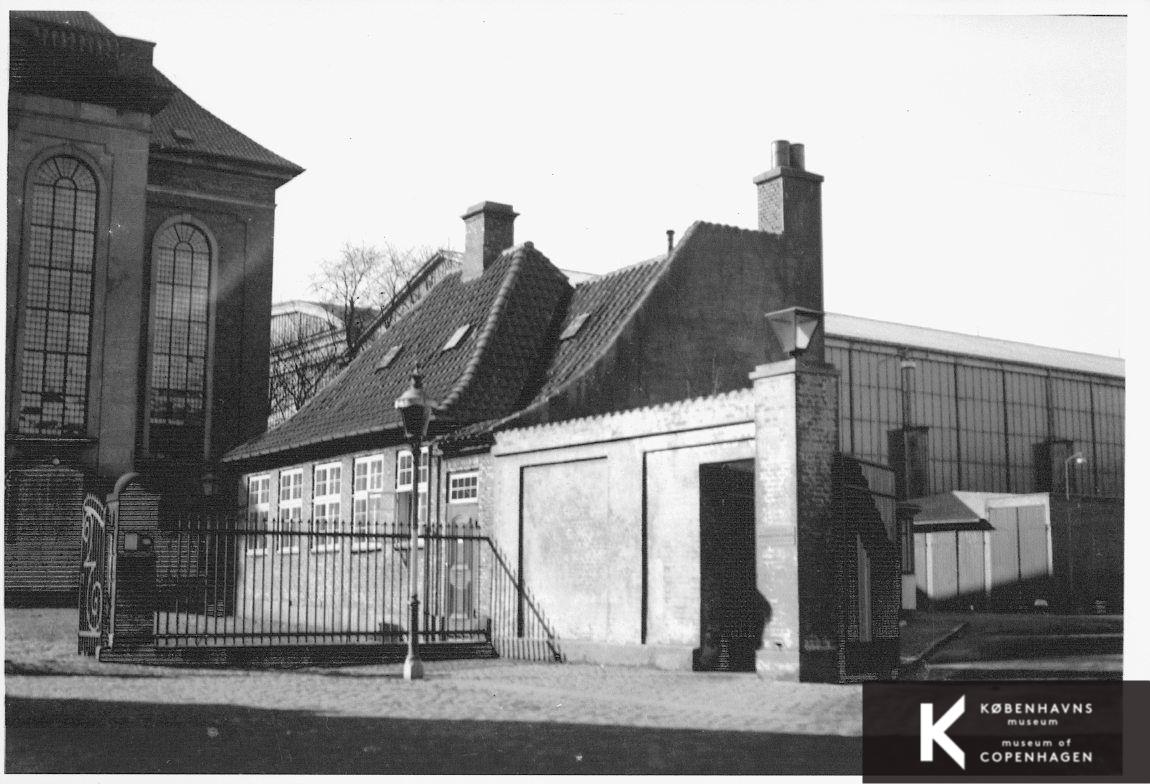 Strandgade 1