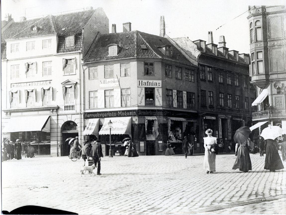Rådhuspladsen, hjørnet af Frederiksberggade