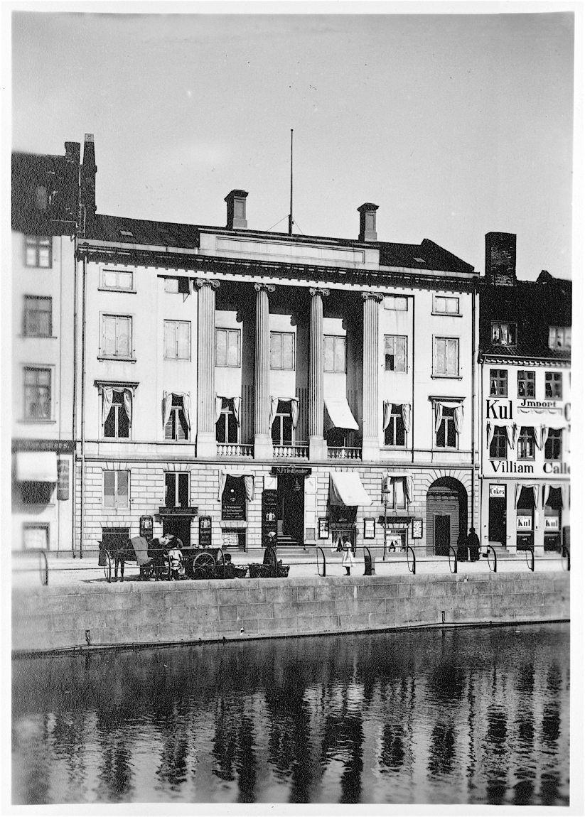 Ved Stranden 14