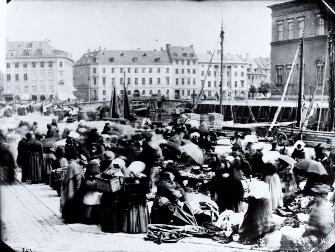 Fiskerkoner og handlende på Gammel Strand