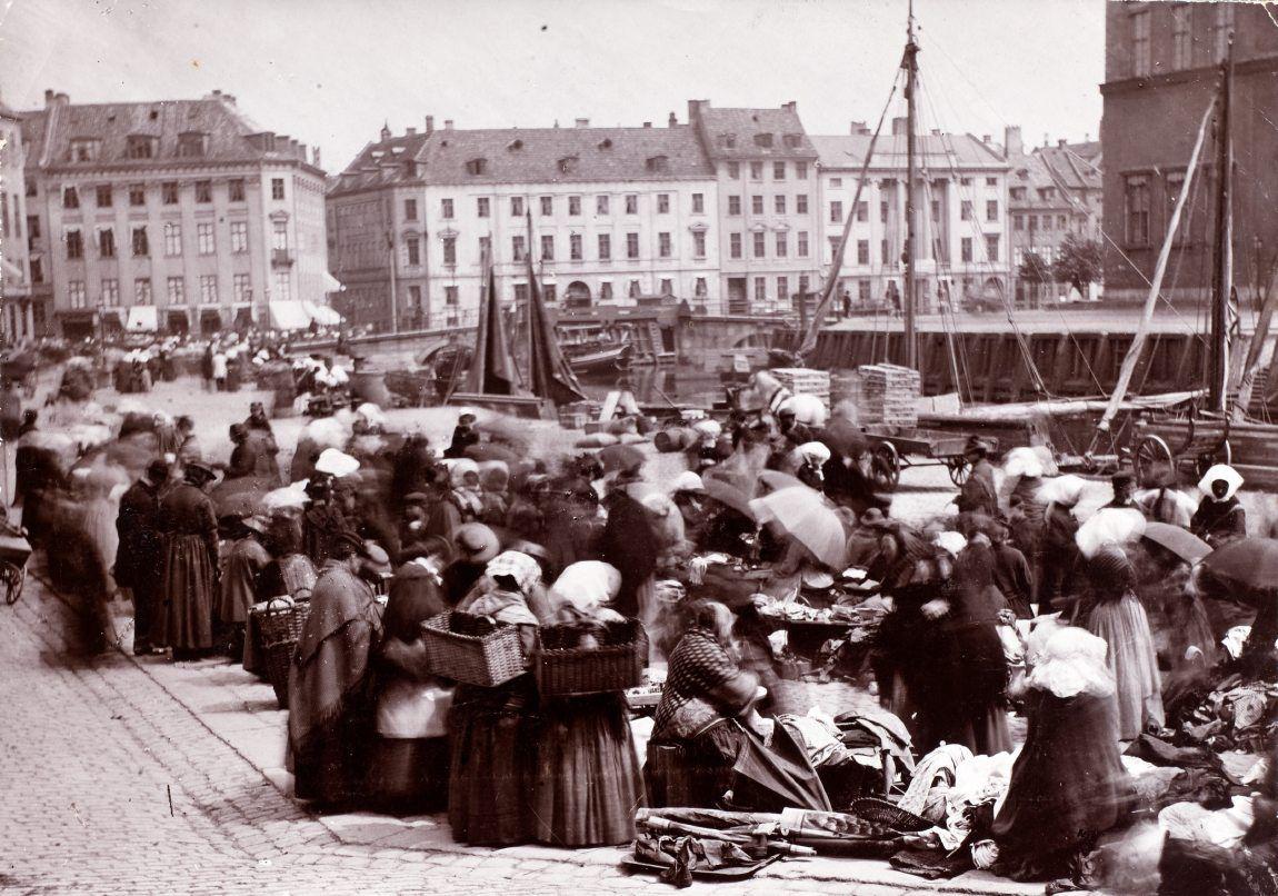 Fiskerkoner og handlende på Gammel Strand