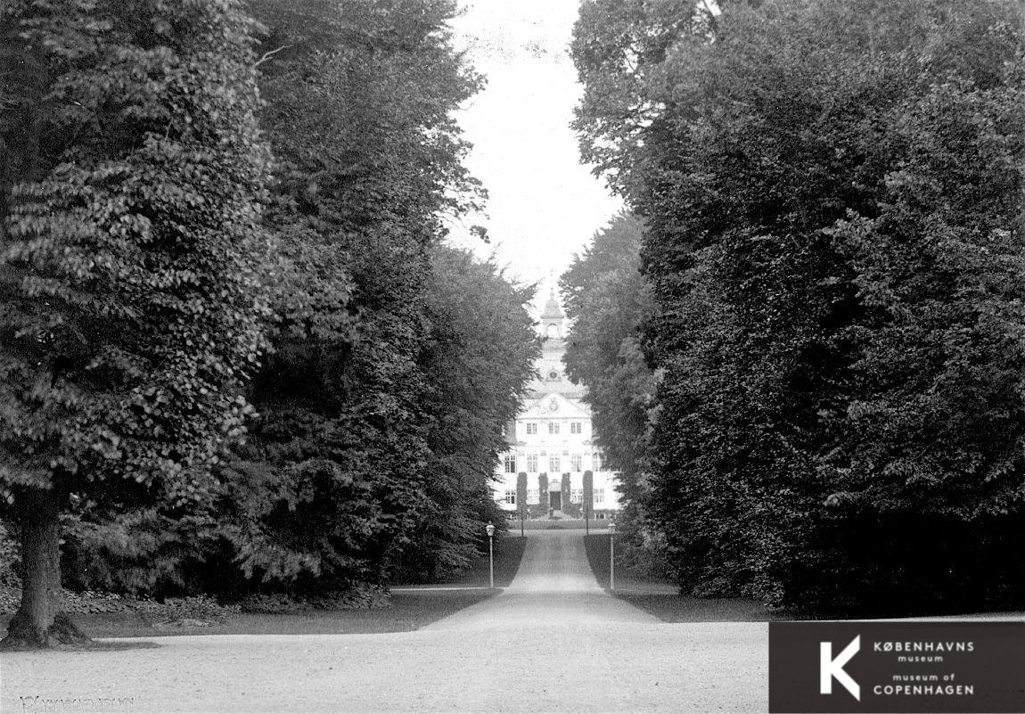 Charlottenlund Slot