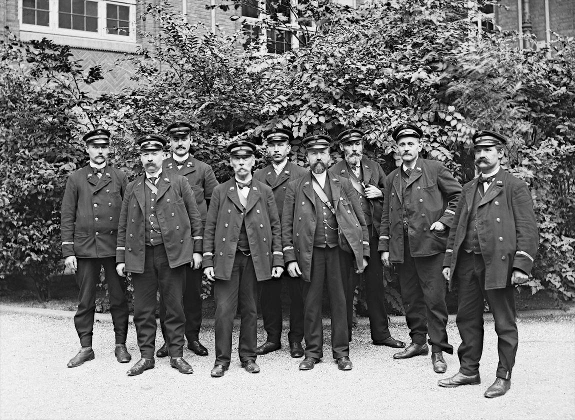 Inkassator fra Belysningsvæsenet i uniform