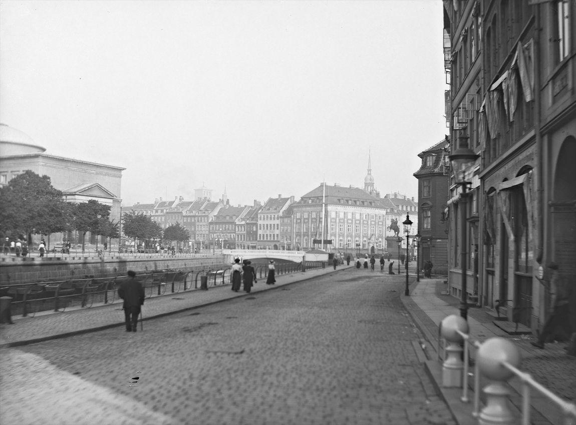Ved Stranden