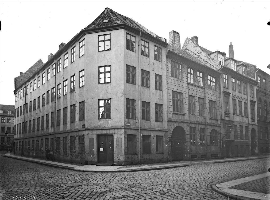 Laksegade 6-10