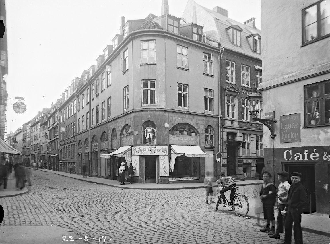 Fiolstræde 20, hjørnet af Krystalgade