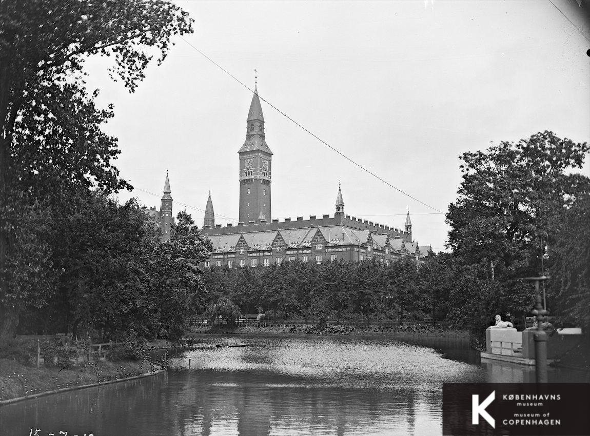 Rådhuset set fra Tivoli