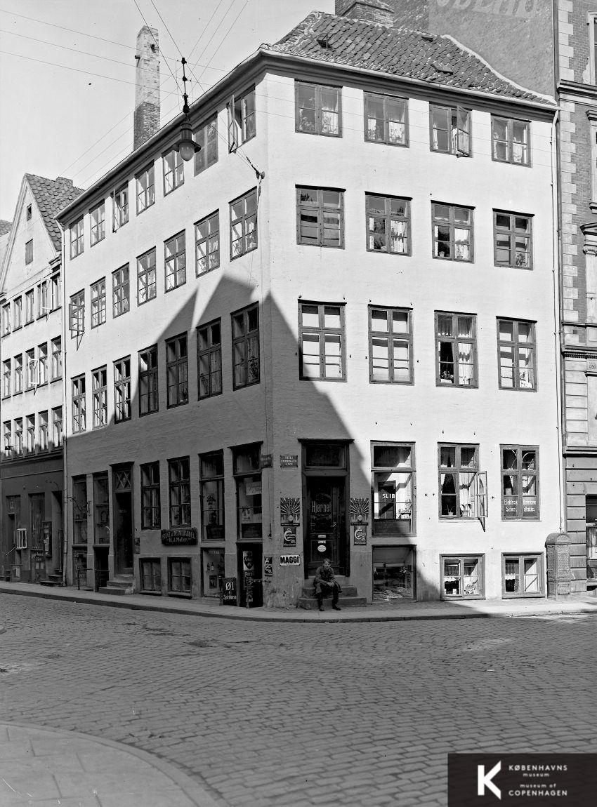 Valkendorfsgade 19, hjørnet af Niels Hemmingsens Gade
