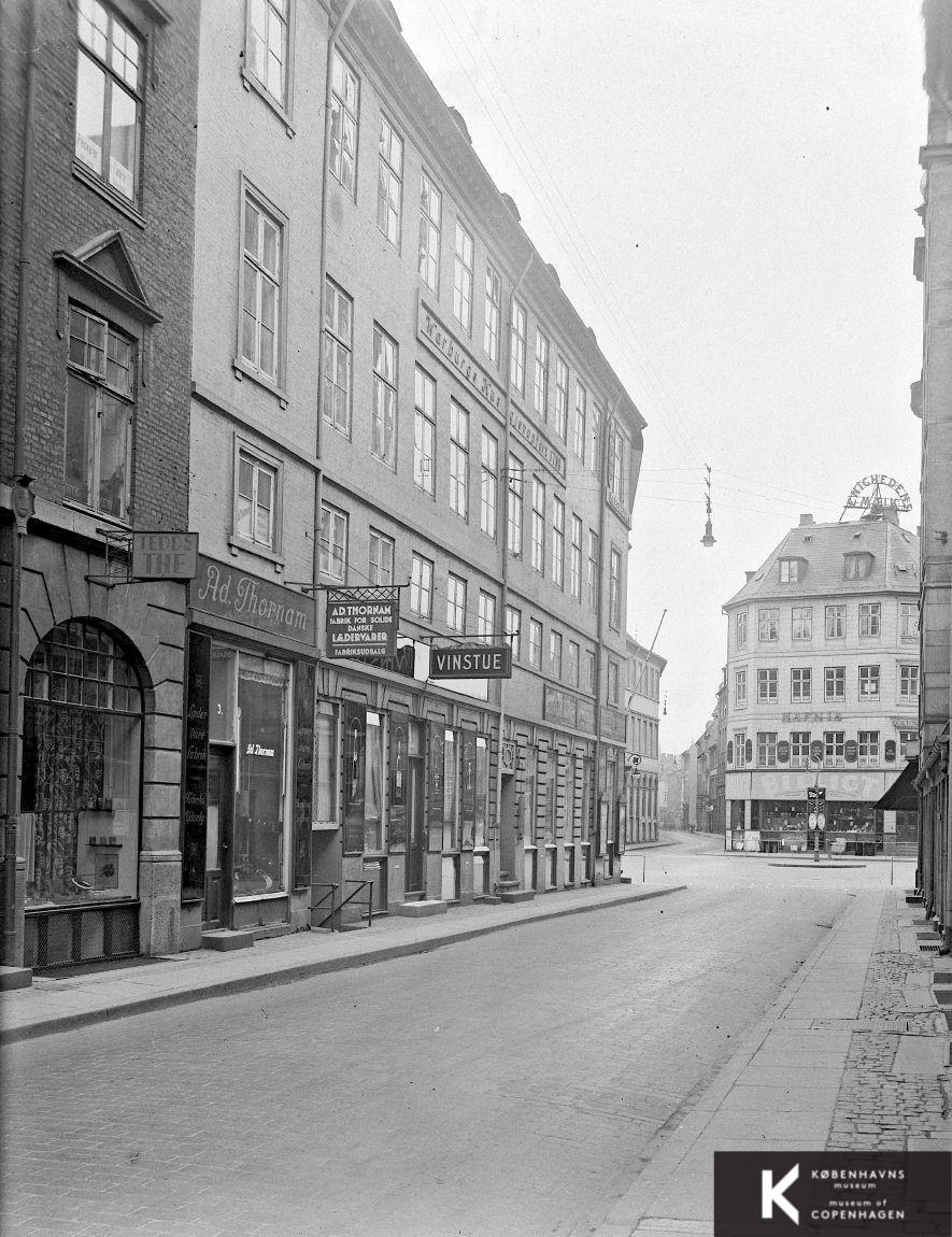 Store Kirkestræde 3, Warburgs Hus