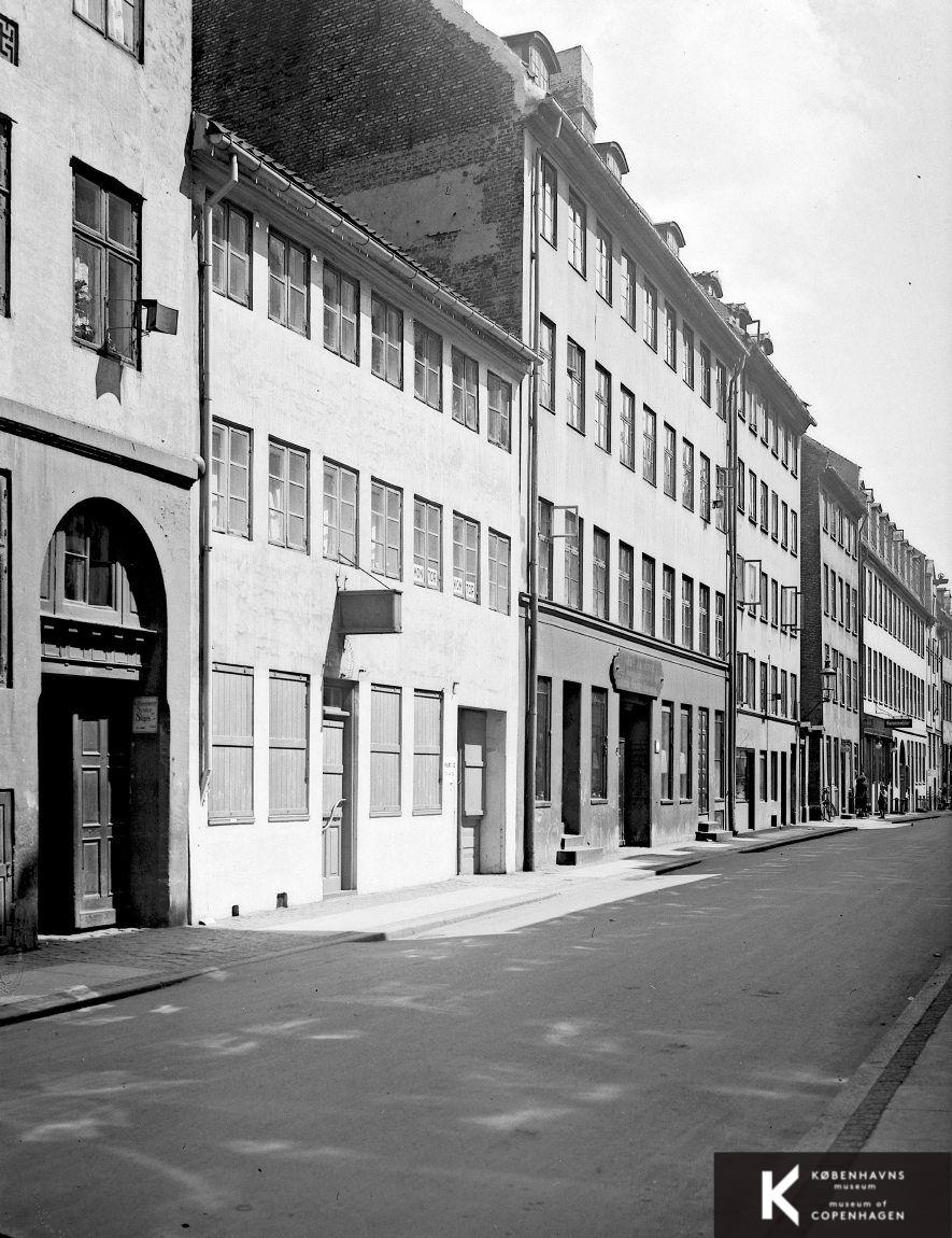 Teglgårdstræde fra Nummer 14 mod Sankt Pederstræde