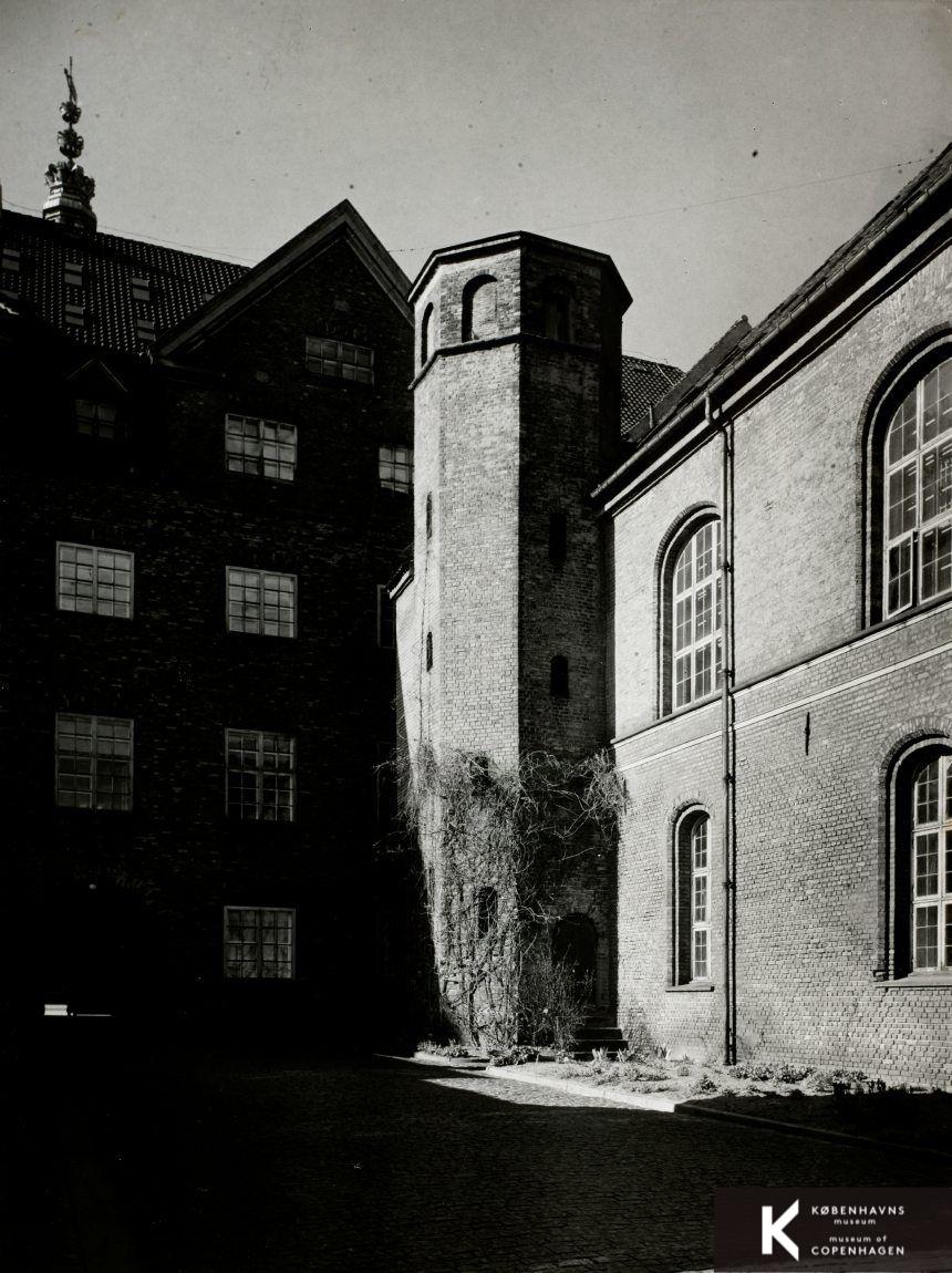 Rigsarkivet, Rigsdagsgården 9