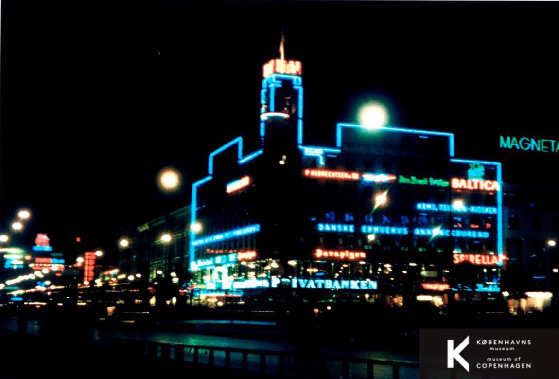 Richs Huset, Neonreklamer