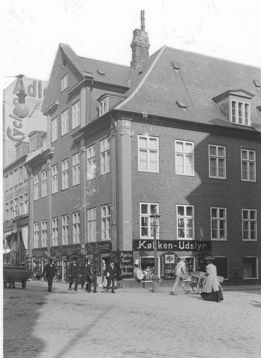Frederiksborggade. Hjørnet af Rosenborggade.