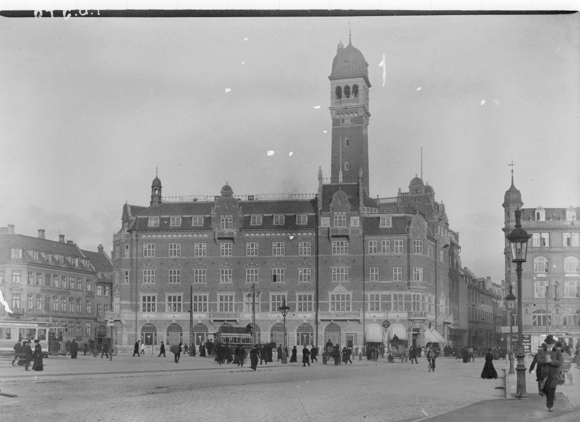 Rådhuspladsen. Hotel Bristol.