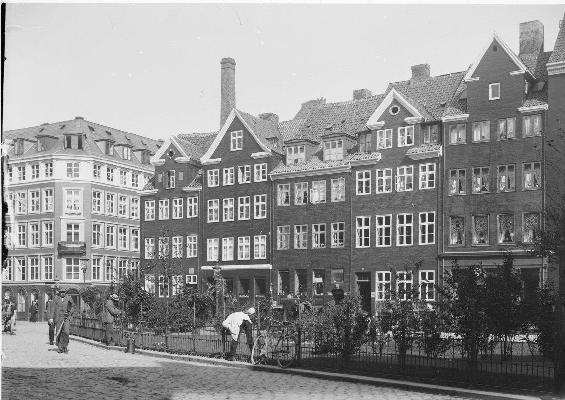 Gråbrødre Torv 1 - 9 efter malingen