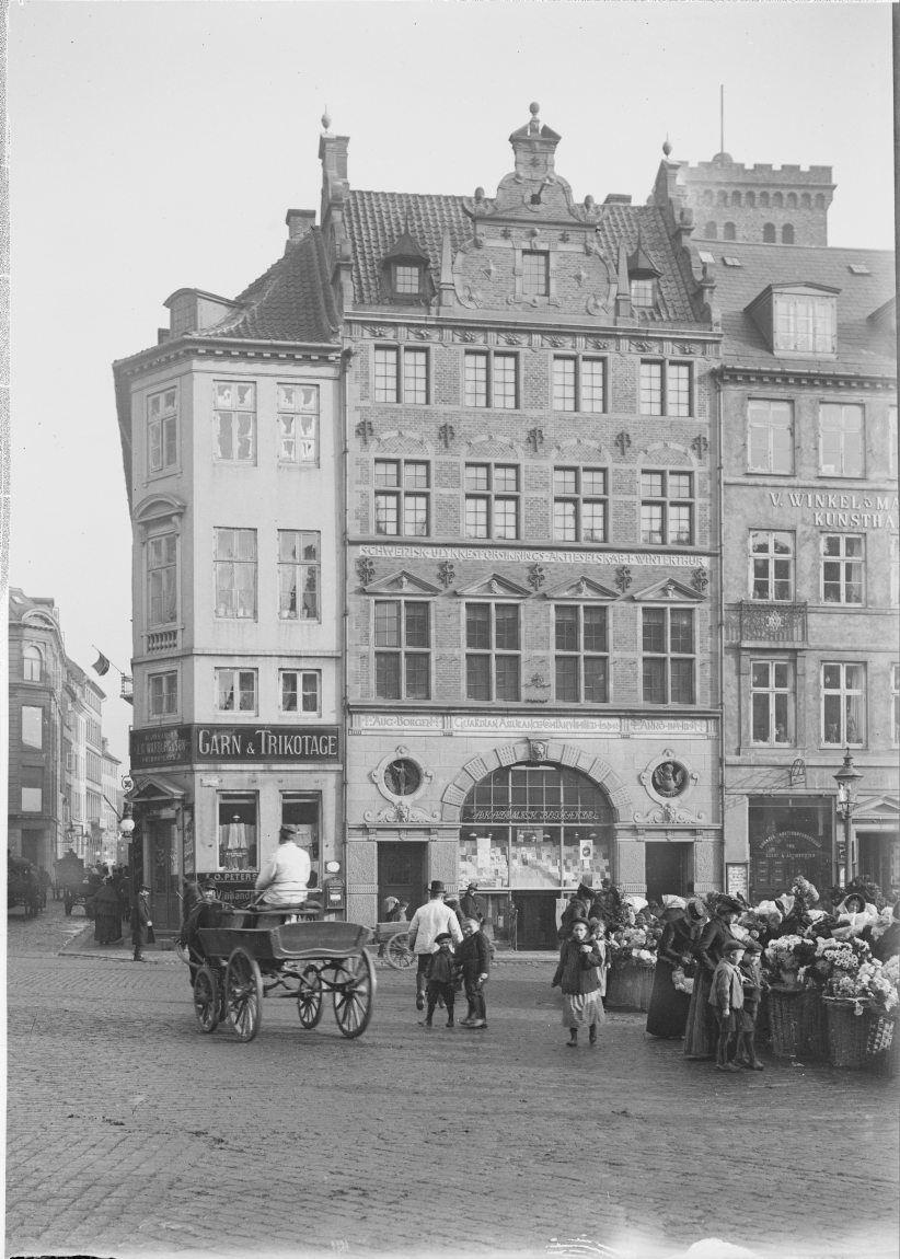 Højbro Plads 3 - 5. hjørnet af Store Kirkestræde