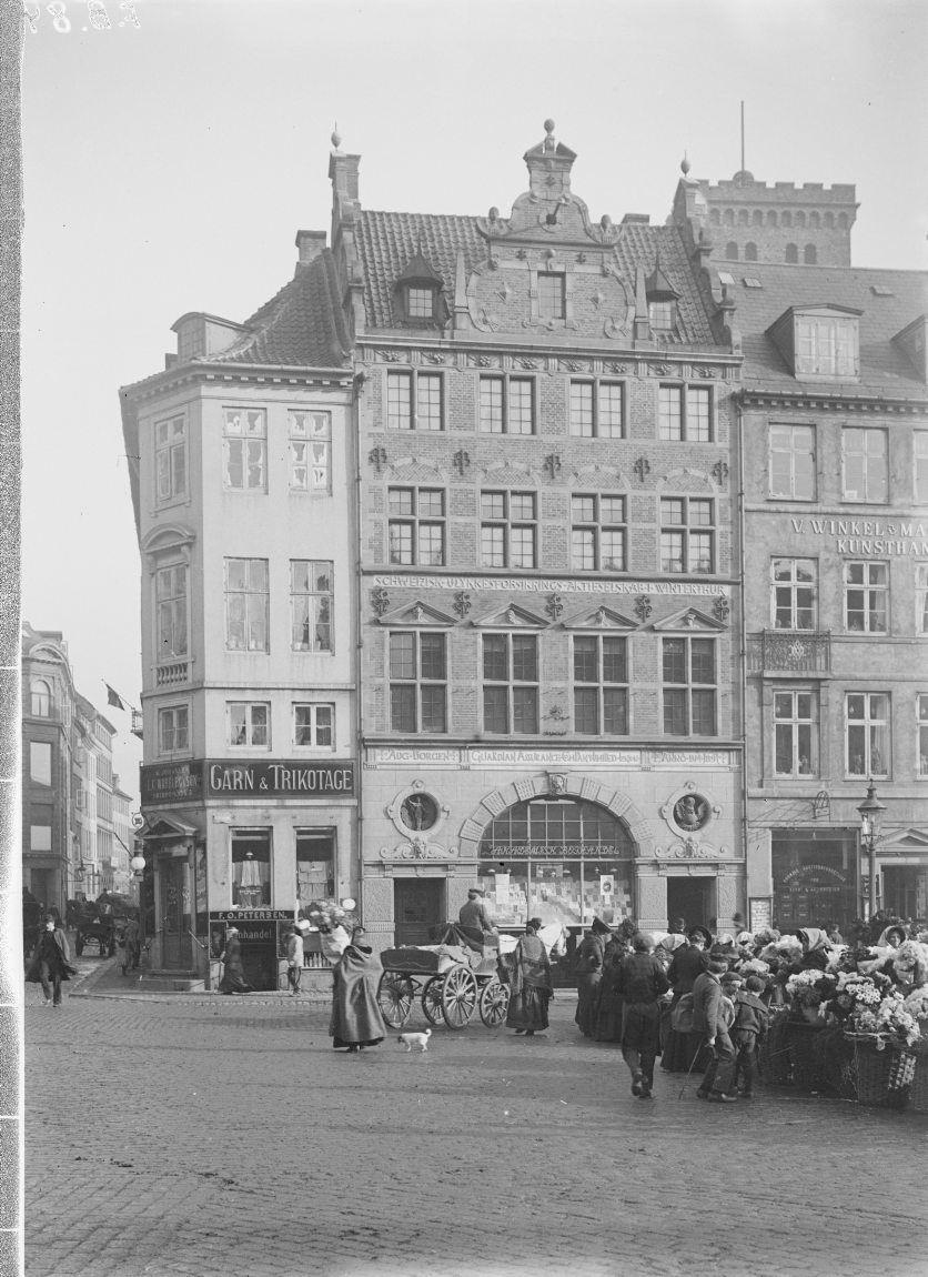 Højbro Plads 3 - 5. Hjørnet af Store Kirkestræde