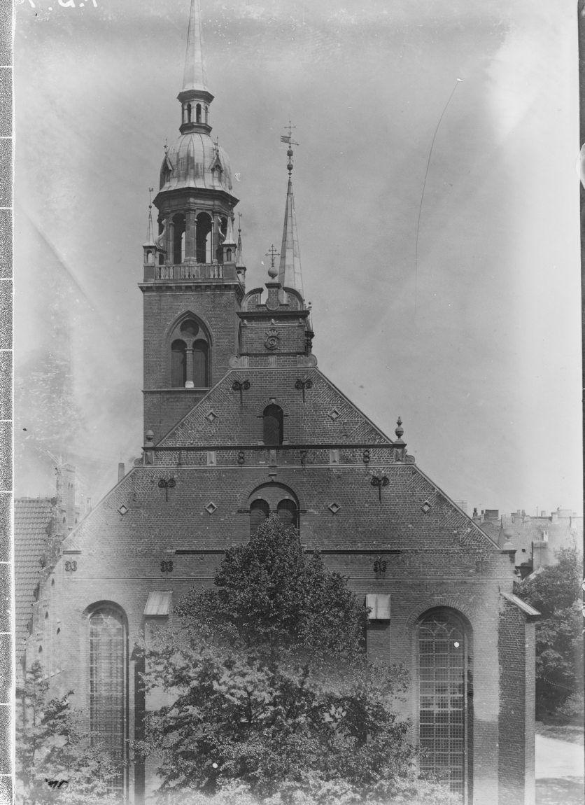 Amagertorv. Helligåndskirken. Spir og sydgavl.