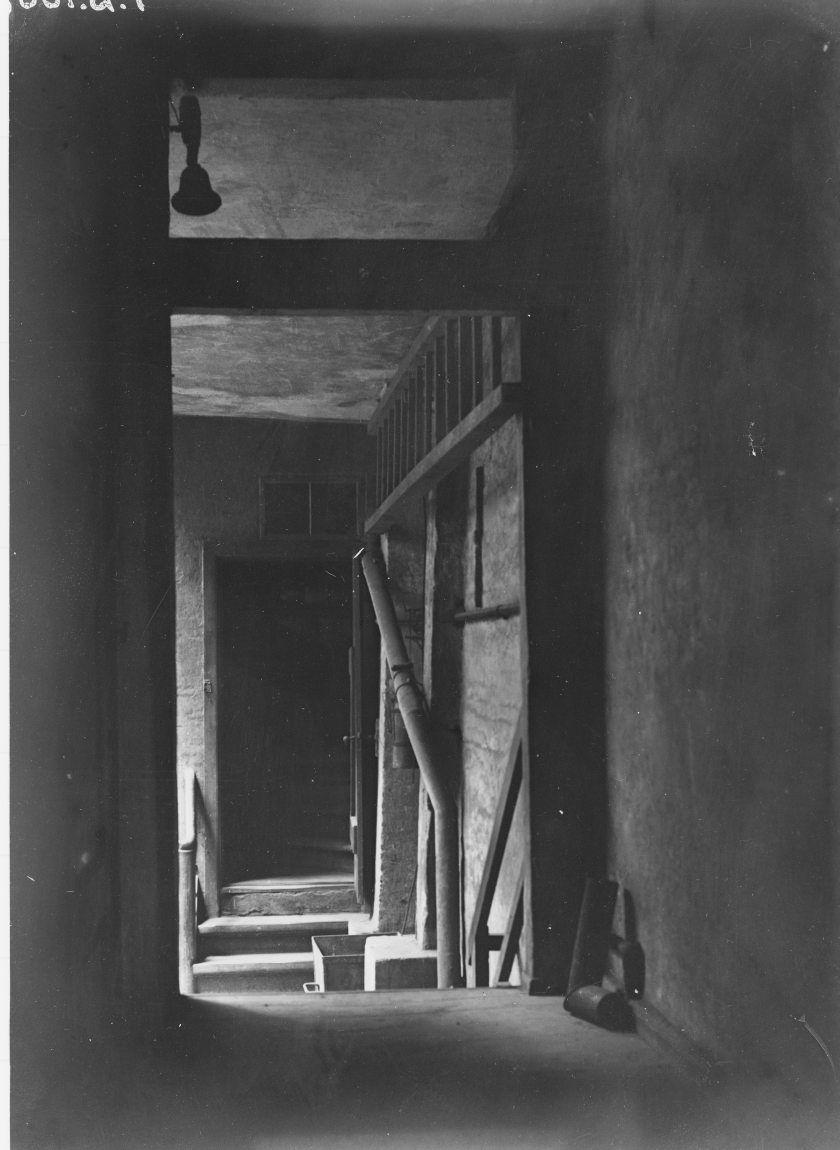 Gammel Mønt 18. Detalje fra trappen.  Nedrevet samme år.