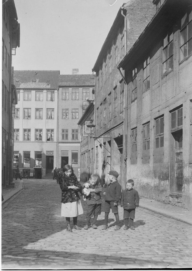 Lille Brøndstræde mod Landemærket.