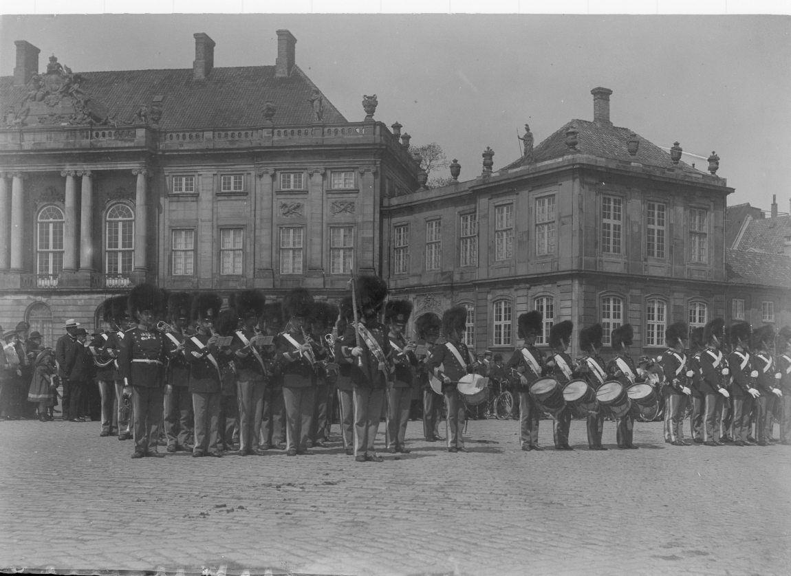 Amalienborg. Vagtparaden.