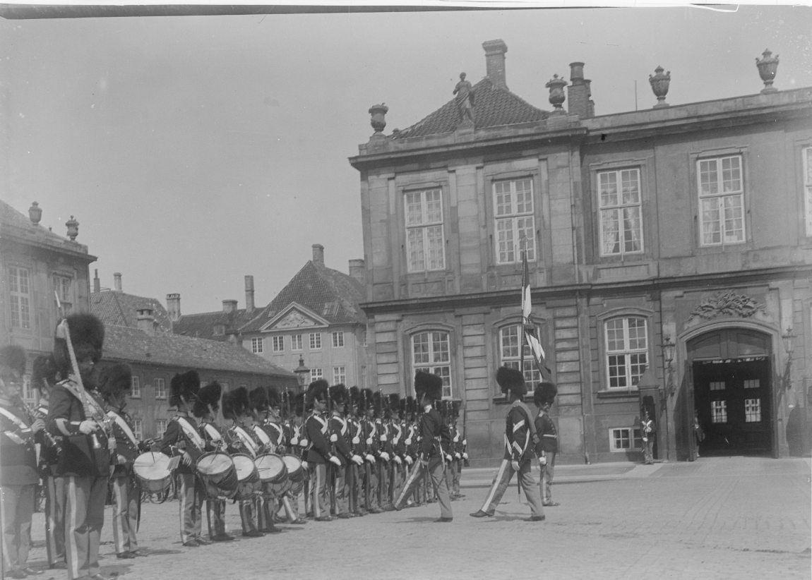 Amalienborg. Vagtparaden.