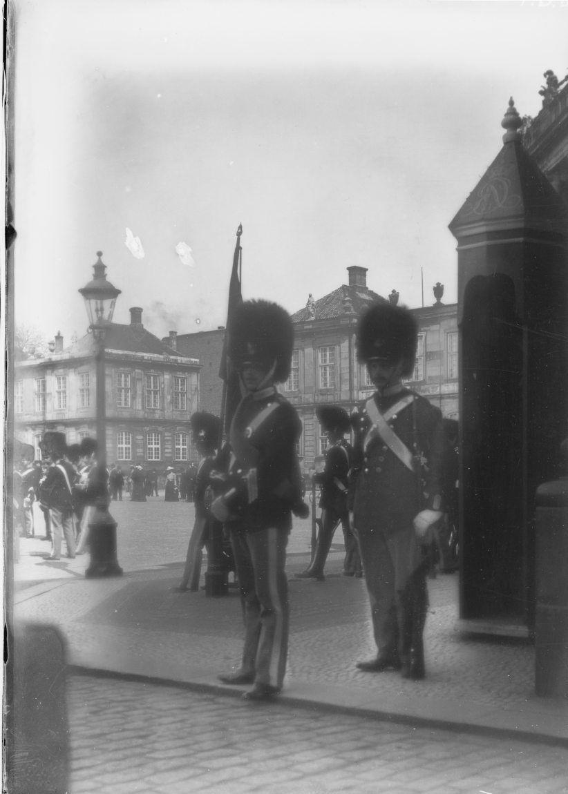 Amalienborg. Vagtparaden 5.