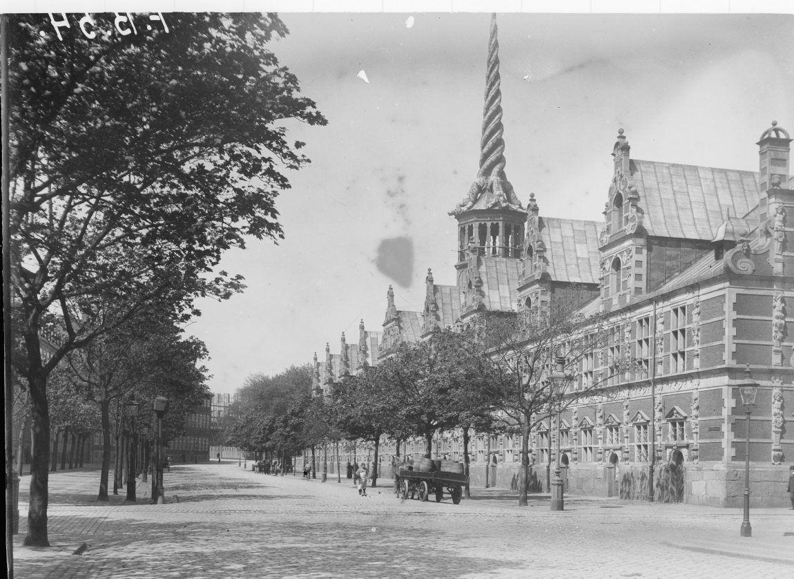 Børsen set fra Slotsholmsgade.