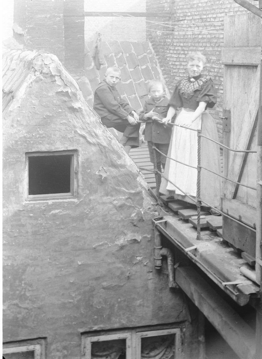 Kristen Bernikows Stræde. Nedrevet 1899.