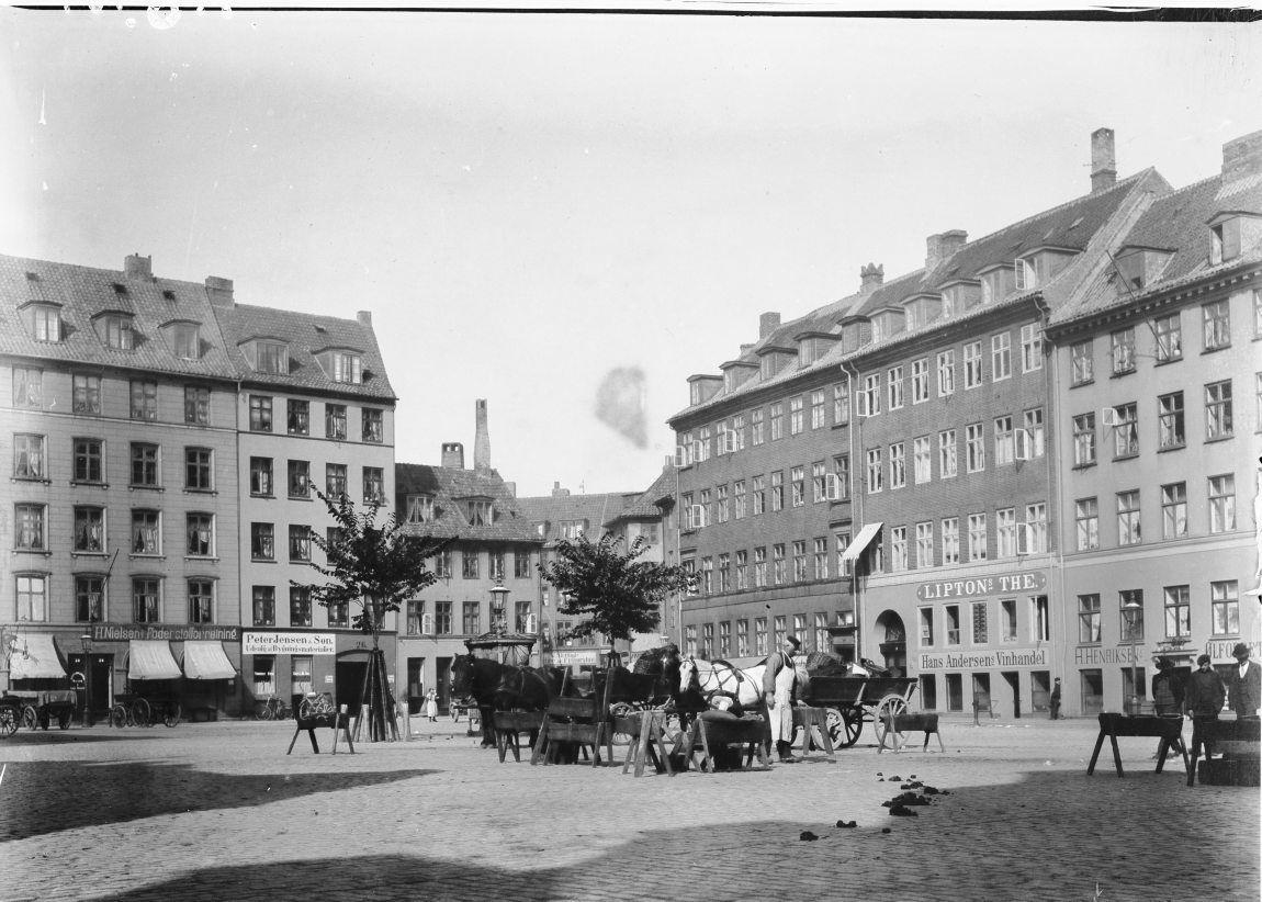 Hauser Plads.