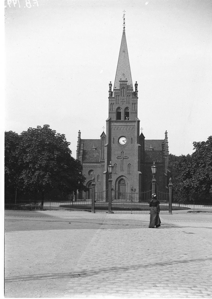 Sankt Johannes Kirke, Sankt Hans Torv