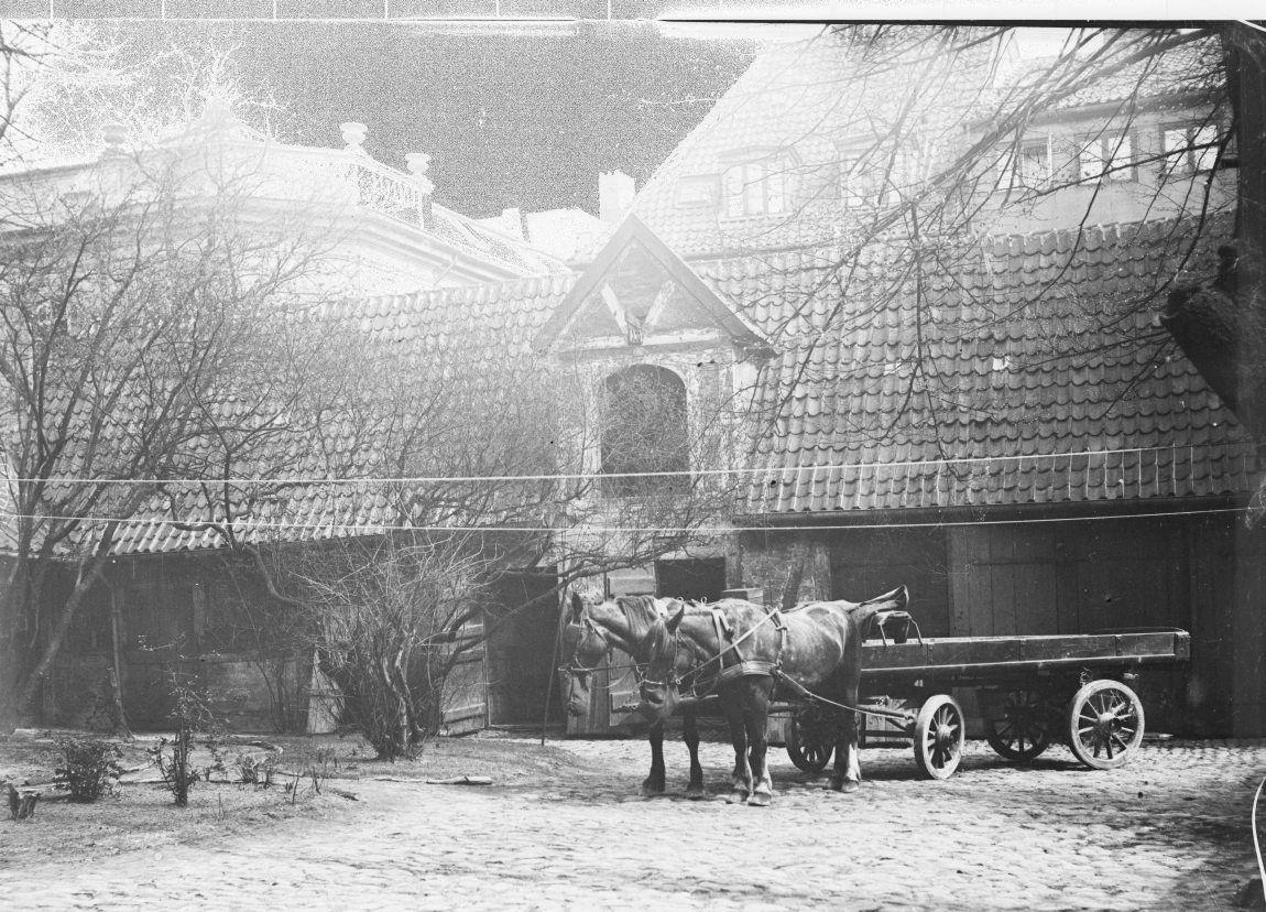 Store Kannikestræde 11 mod Skindergade.